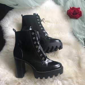 NWOB ZARA BLACK TRACK SOLE ANKLE BOOTS ZIP FRONT